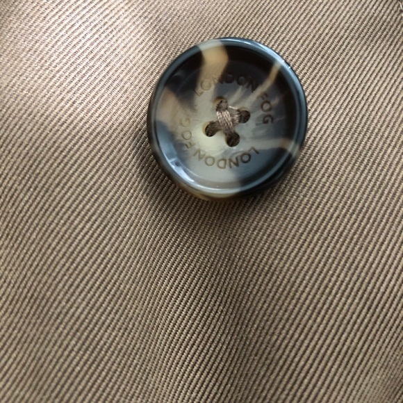 36R London Fog Trenchcoat - Picture 4 of 4